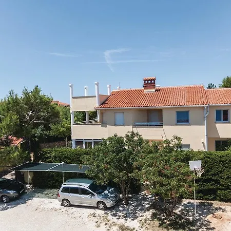 Appartement With Pool 973